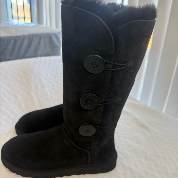 “SIZE 7” UGG Women's Bailey Button Triplet II Boot - Picture 3 of 5